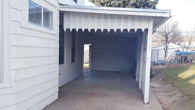 Foto del edificio - Large 3bd/1.5 bath Single Family Home Minu...