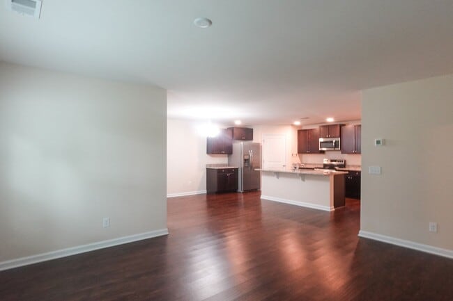 Foto del edificio - Coming Available!