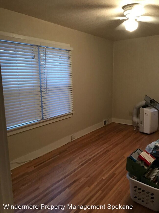 Building Photo - 3 br, 1 bath House - 218 W. 22nd
