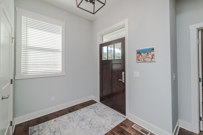 Foto del edificio - 5145 Ranchview Ln N