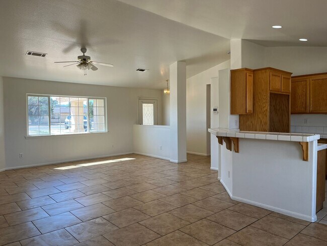 Foto del edificio - COMING SOON! 3 bedroom 2 bathroom home available in Apple Valley!