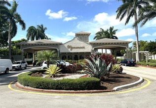 Building Photo - 4801 Martinique Pl