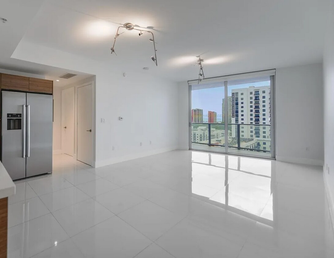 Foto principal - 1010 SW 2nd Ave