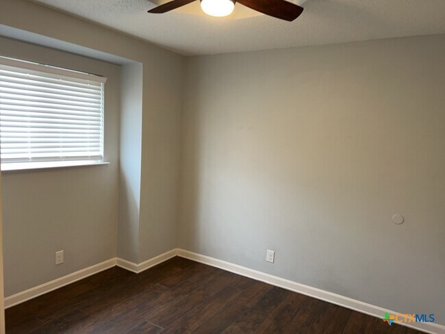 Foto del edificio - 3013 Levy Ln