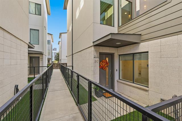 Foto del edificio - 2111 Bennett Ave