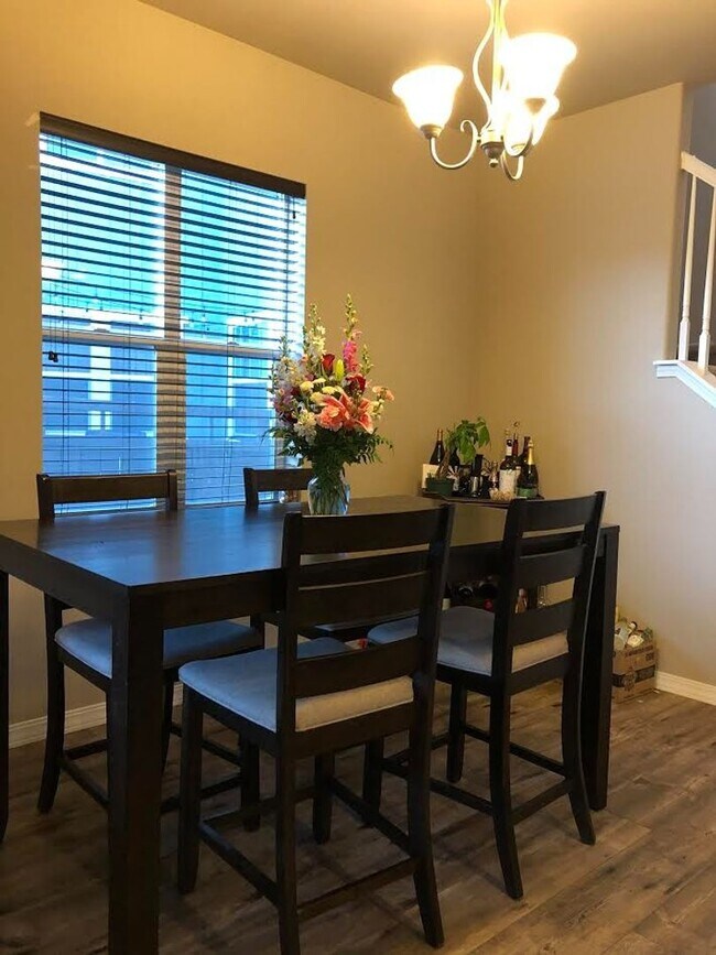 Foto del edificio - 3bd, 2.5ba 2car West Side Beauty, Built in...