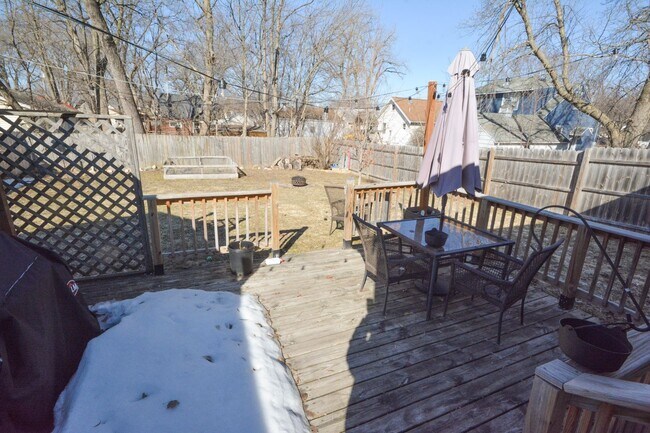 Foto del edificio - 3 Bed 1.5 Bath Available in Walking Distan...