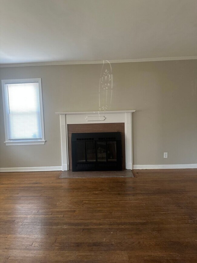 Building Photo - 4 Bedroom 3 Full Bathroom Home for Rent in...