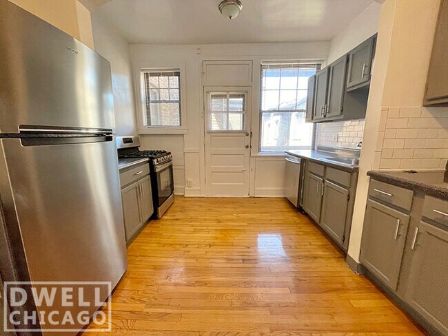 Foto del edificio - 2335 W Addison St