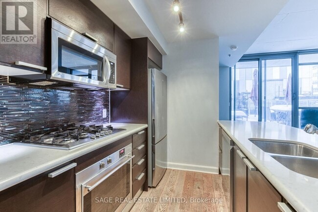 Building Photo - 375 King St W