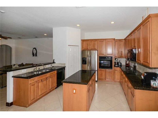 Building Photo - 914 Marina Dr