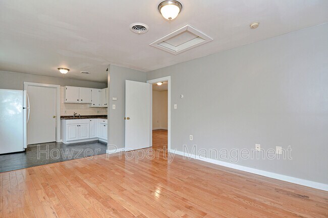 Building Photo - 20 Wilding St