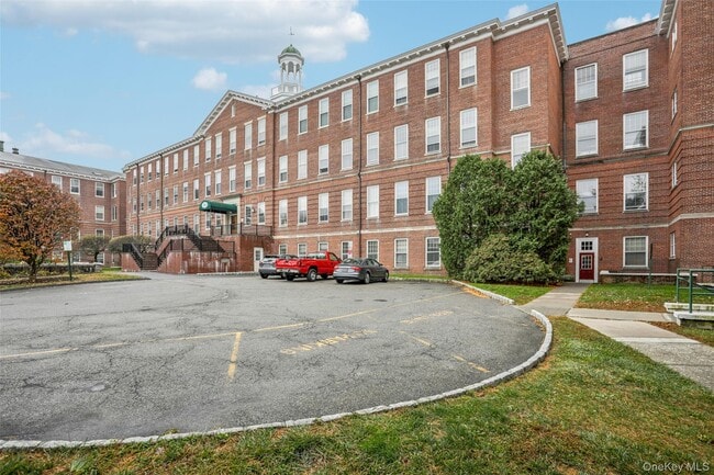 Building Photo - 3208 Villa at the Woods