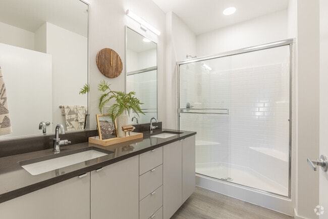 2BR, 2BA - 997SF - Primary Bath - Henley Place