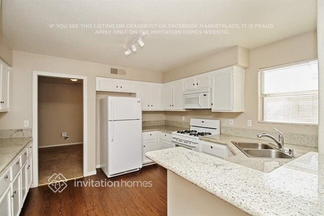 Foto del edificio - 3301 Hyannis Cir