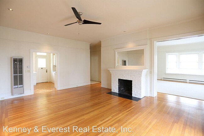 Foto del edificio - 3 br, 1.5 bath House - 304 Walnut Street #3