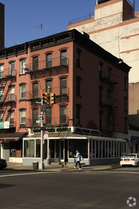 Primary Photo - 1559 Second Ave