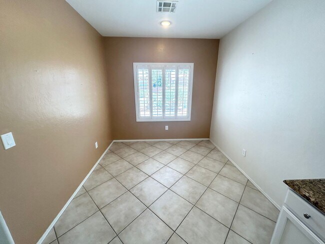 Building Photo - 3/BD 2/BA Golf Course Living at Its Finest...
