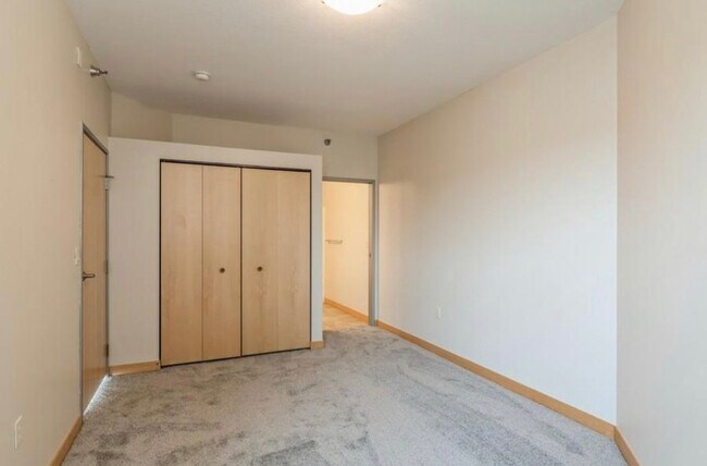 Building Photo - 2600 University Ave SE