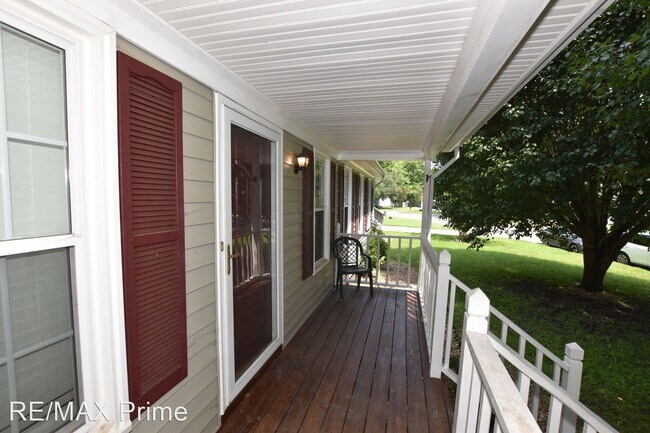 Building Photo - 3 br, 2 bath House - 2208 Locks Landing Cres.