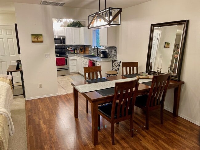 Building Photo - Spacious 3-Bedroom Lakewood Home with Sunr...
