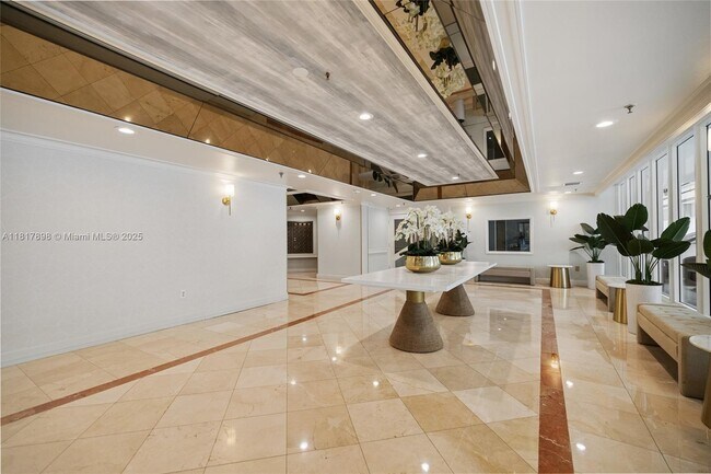 Foto del edificio - 3200 Collins Ave