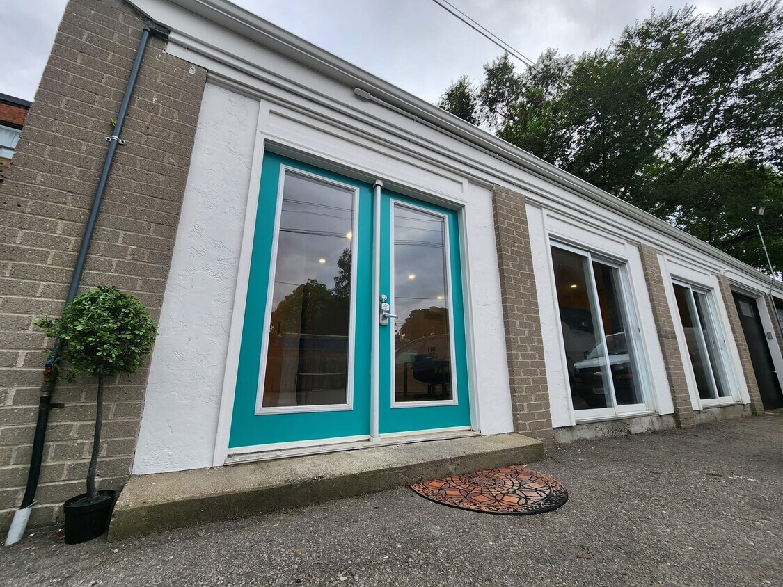 Porte d&#39;entrée - 868 Broadview Av