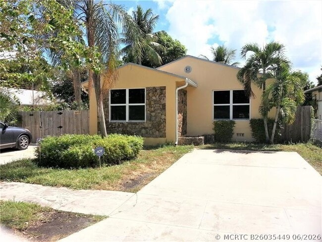 Building Photo - 1123 N 17th Ave