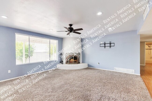 Foto del edificio - 3 Bed/2 Bath Single Story Home w/ POOL!