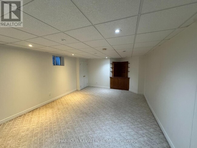 Building Photo - 25 Desert View Crescent