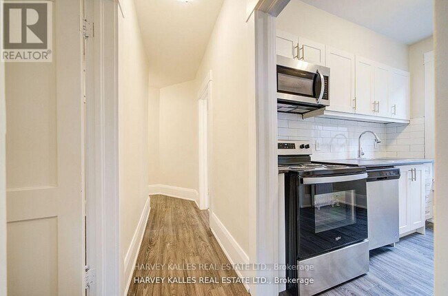 Photo du bâtiment - 1074 St Clair Ave W