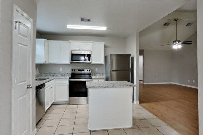Foto del edificio - 6826 Clover Walk Ln