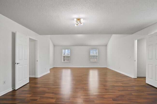 Foto del edificio - 4-bedroom, 3.5-bathroom home in the neighborhood of Hampton, GA!