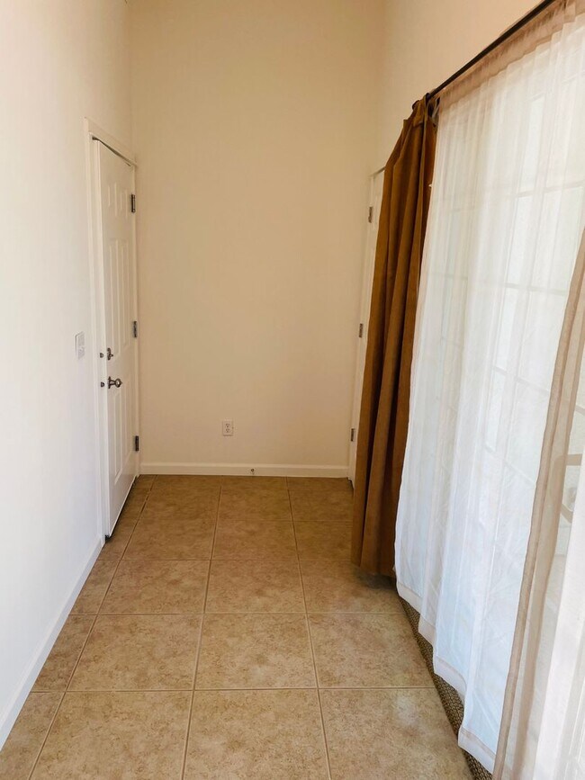 Foto del edificio - Modern Living in Spacious 2bed/2 bath West...