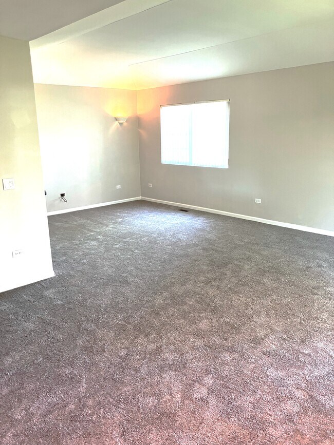 Foto del edificio - 8327 Carr Ct