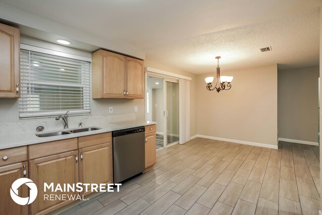 Foto del edificio - 16003 Woodpine Dr