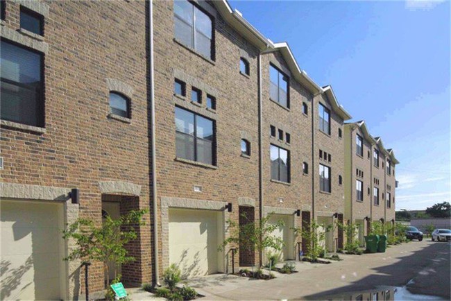 Building Photo - 2710 Hullsmith Dr