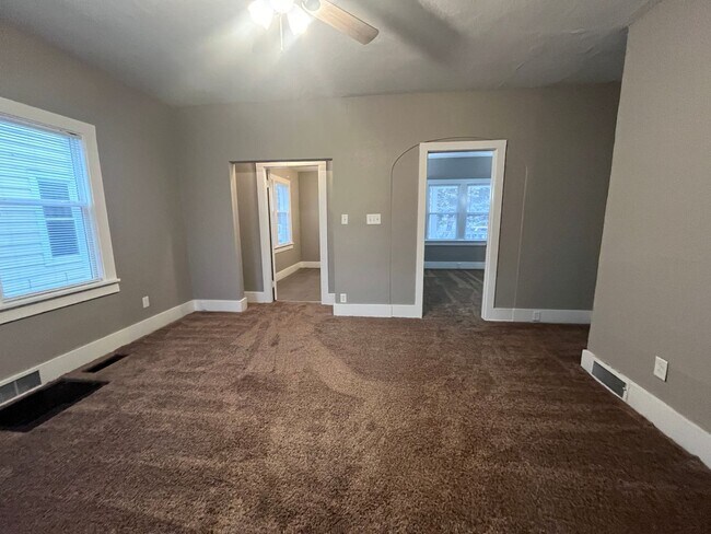 Foto del edificio - 1121 W Packard Ave