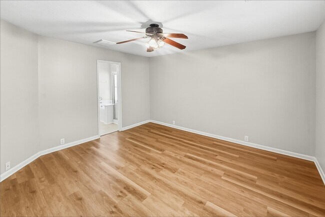 Foto del edificio - 2764 Woodspring Forest Dr