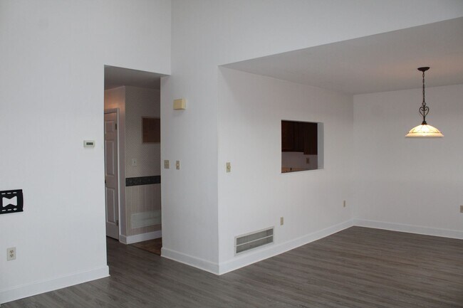 Foto del edificio - 2 Bedroom Townhome with Attached Garage