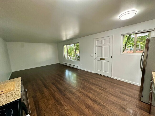 Foto del edificio - Spacious 2-Bed with Washer/Dryer, Dishwash...