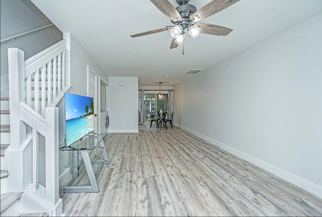 Building Photo - 125 Macy Cir