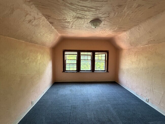 Foto del edificio - 3601 W Highland Blvd
