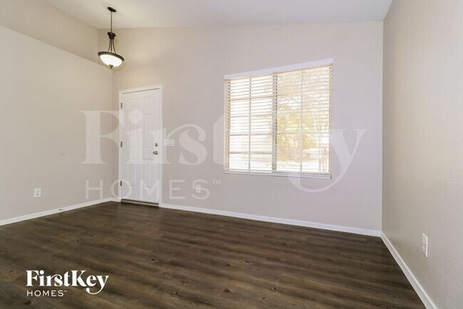 Foto del edificio - 11575 W Holly St