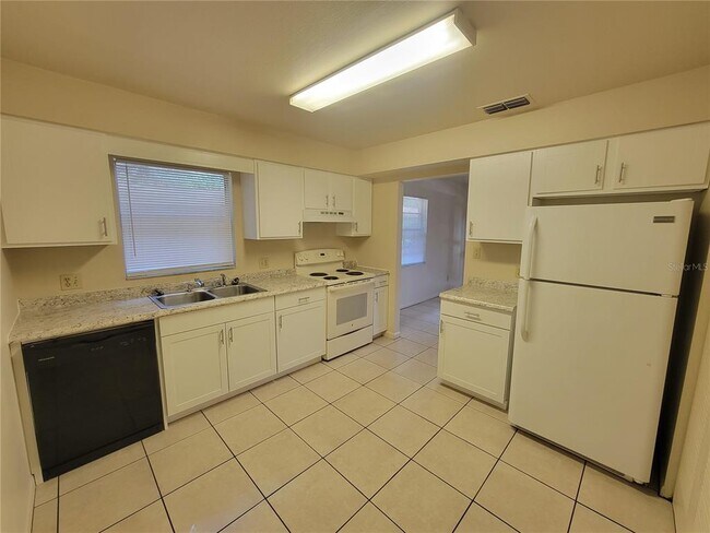 Foto del edificio - 1428 E Fern Rd