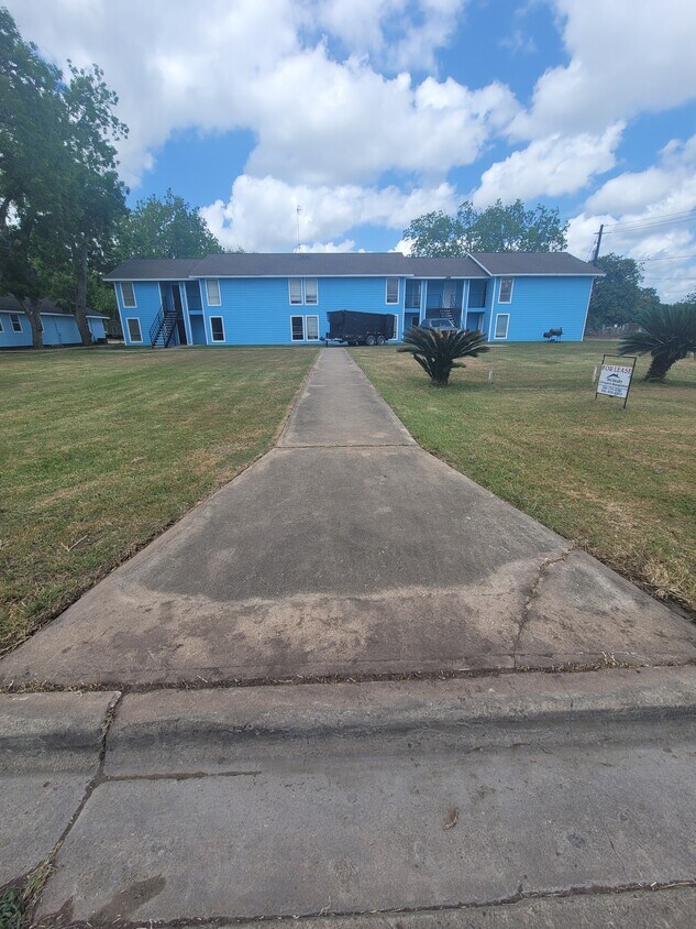 527 E Caney St, Wharton, TX 77488 Apartments in Wharton, TX