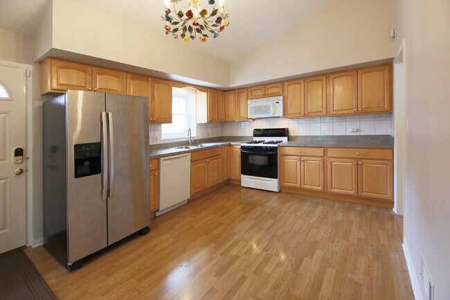 Foto del edificio - 711 Leamington Ave