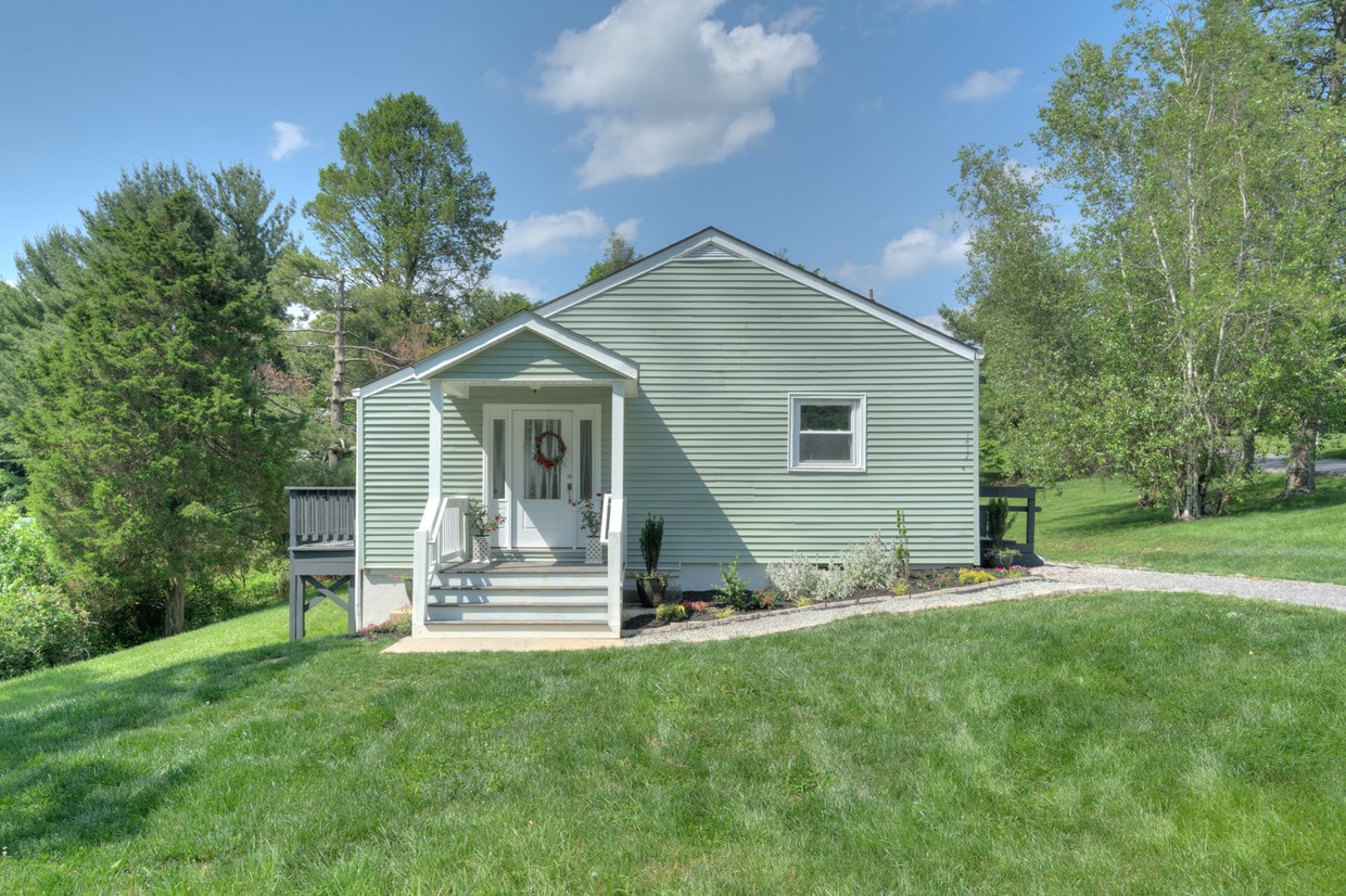 1417 Palmer Dr, Blacksburg, VA 24060 House Rental in Blacksburg, VA