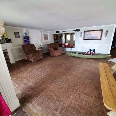 middle living room - 1014 Sailclub Rd