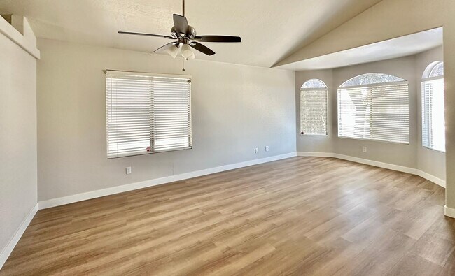 Foto del edificio - 4781 W Harrison St